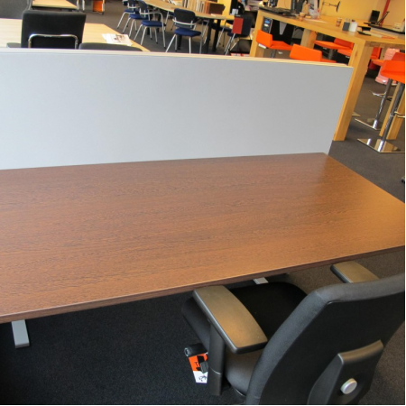 Ahrend 500 bureau 180 x 80 cm met wenge bureaublad Ahrend 500 bureau 180 x 80 cm met wenge bureaublad