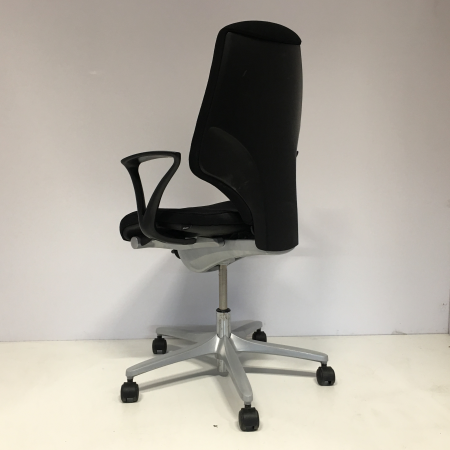Giroflex 64 zwart bureaustoel nieuw gestoffeerd